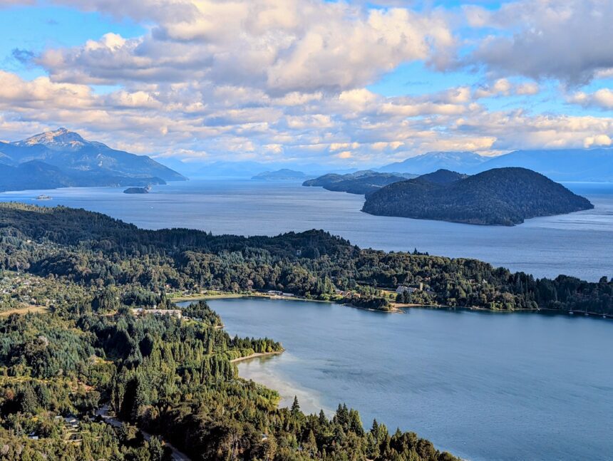 The view of a lake surrounded by forested mountains - Circuito Chico