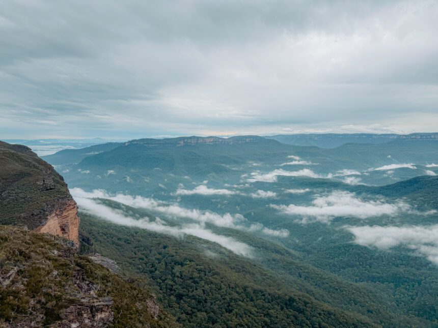 The view over a large valley with blue-like trees and some cloud cover - Blue Mountains 1 day itinerary