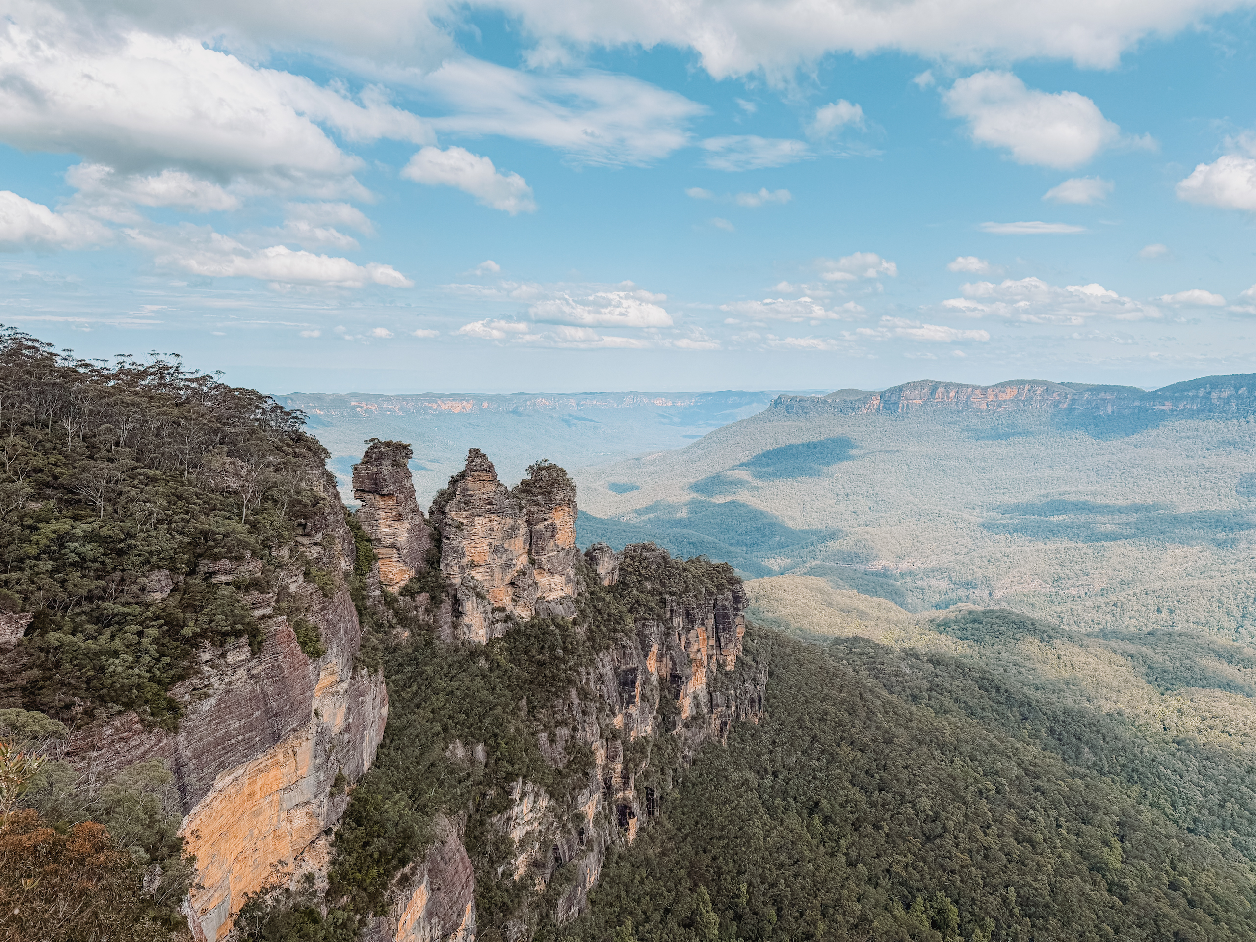 A rock formation protruding from a valley full of trees - Blue Mountains 1 day itinerary