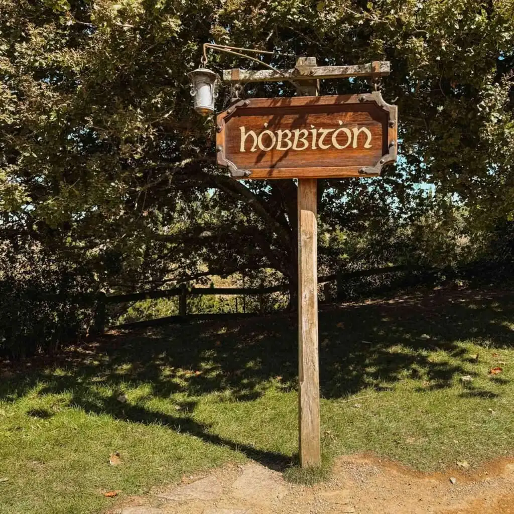 A sign saying "Hobbiton" that can be seen on a Rotorua itinerary