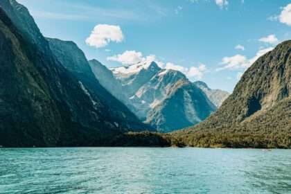 Pointy mountains over a lake - Fiordland National Park Te Anau to Milford Sound