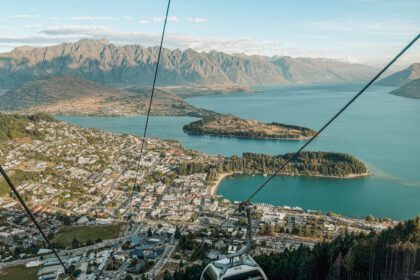 A gondola going over a town that can be done on your Queenstown itinerary