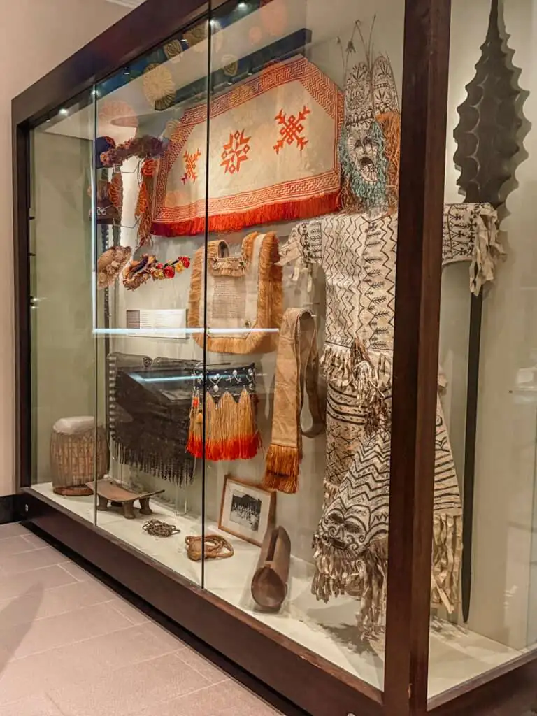 An exhibit of colorful artifacts that are part of an Auckland itinerary for a weekend in Auckland