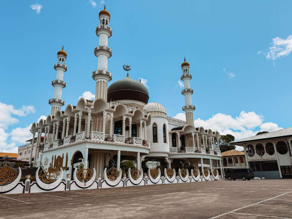 A mosque in the city center of a Suriname itinerary