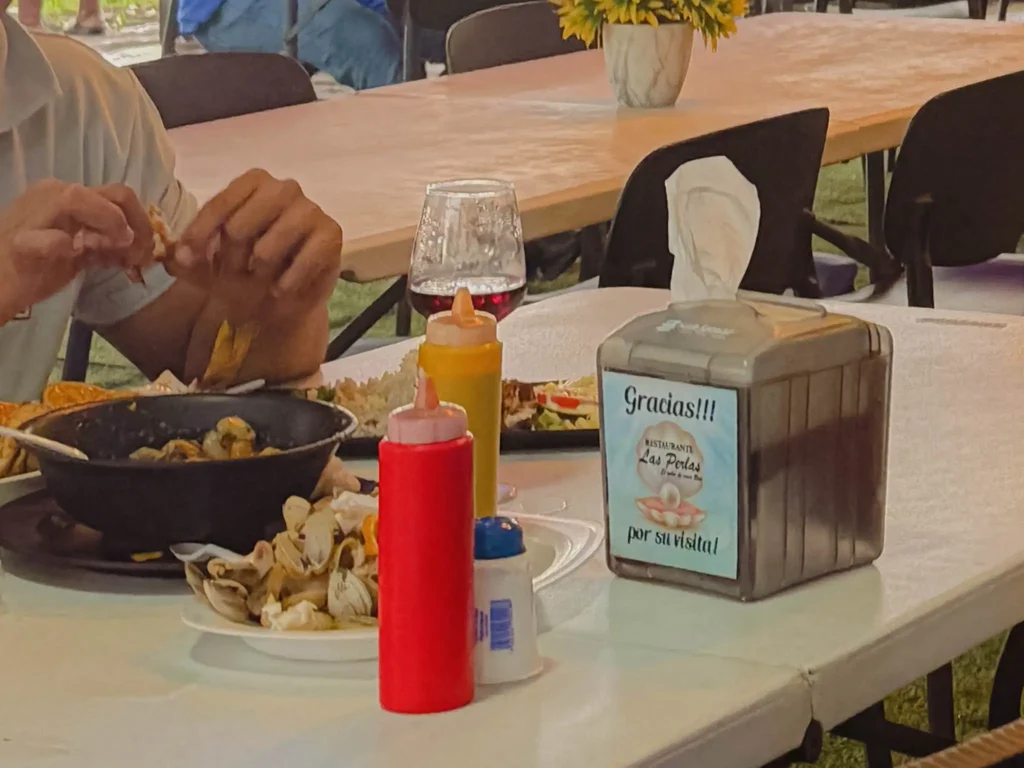 Seafood and condiments on a table at a Mercado de Mariscos stall, Panama City — Mercado de Mariscos Panama City