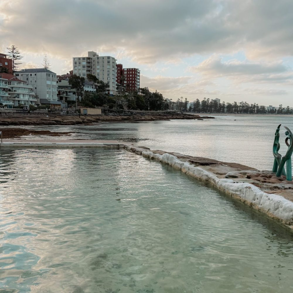 A pool on the edge of the ocean - Sydney itinerary