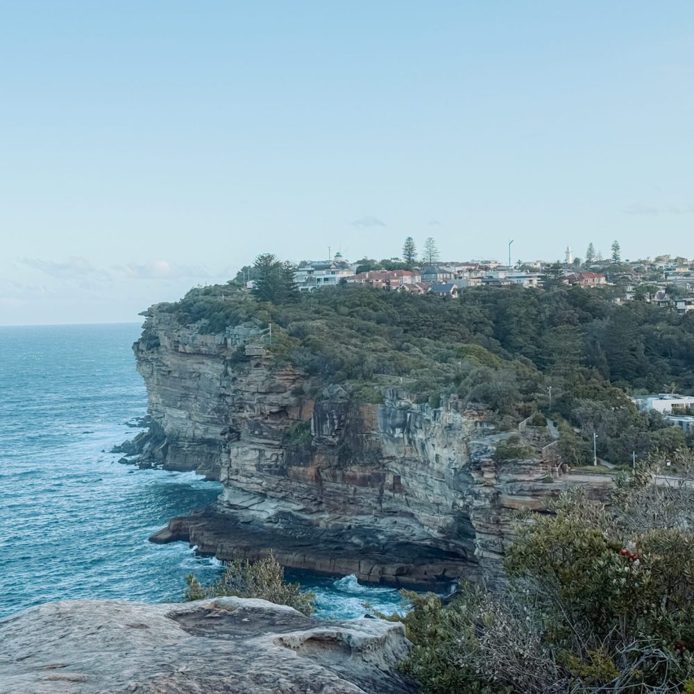 Large dramatic cliffs falling into the ocean - Sydney itinerary