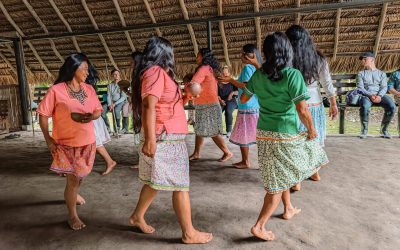 Women of an indigenous community in a circle when visiting the Napo Wildlife Center